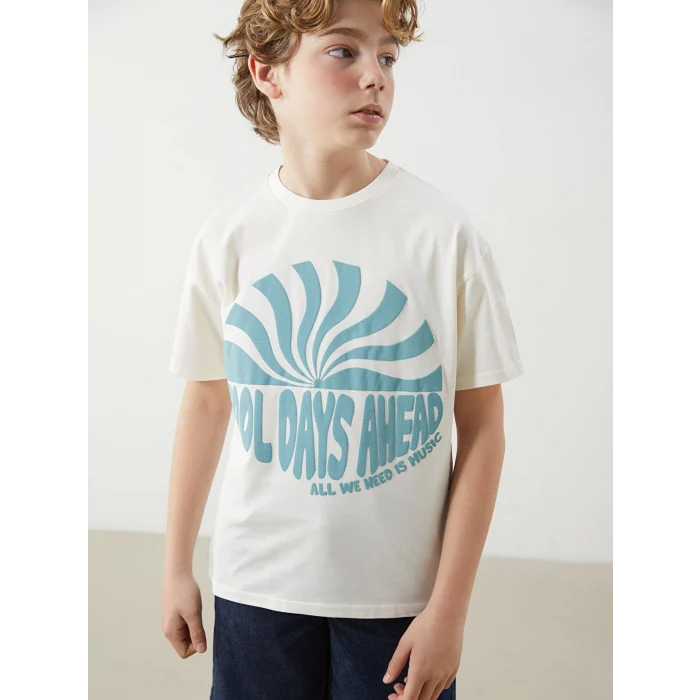 LCW Kids Ekru Bisiklet Yaka Baskılı Penye Kabartmalı Erkek Çocuk Tişört