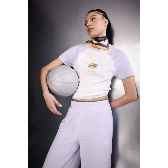 Defacto G0685AXER105 Ekru NBA Los Angeles Lakers Slım Fıt Pamuklu Kısa Kollu Tişört