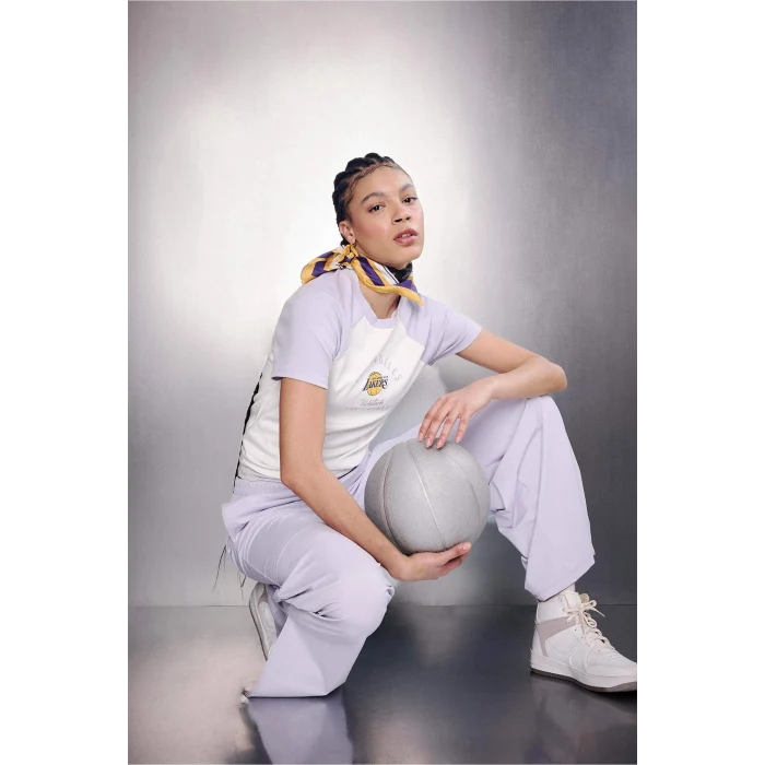 Defacto G0685AXER105 Ekru NBA Los Angeles Lakers Slım Fıt Pamuklu Kısa Kollu Tişört