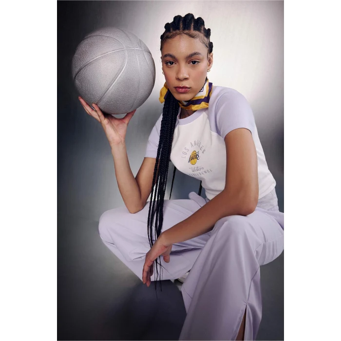 Defacto G0685AXER105 Ekru NBA Los Angeles Lakers Slım Fıt Pamuklu Kısa Kollu Tişört