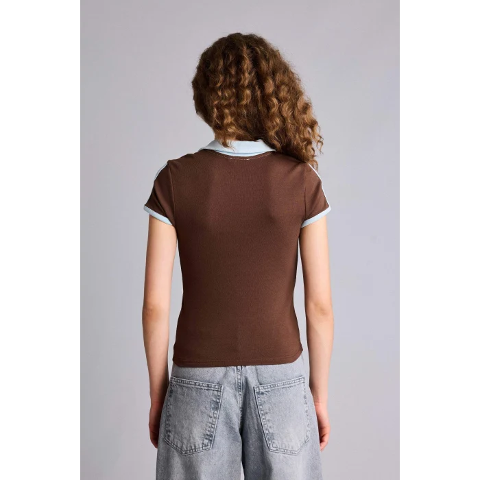 Defacto H5771AXBN320 Kahve Fıtted Polo Yaka Baskılı Ribana Kısa Kollu Tişört