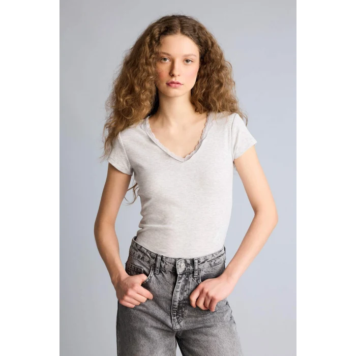 Defacto H1786AXGR256 Gri Fıtted Dantel Yaka Ribana Tişört