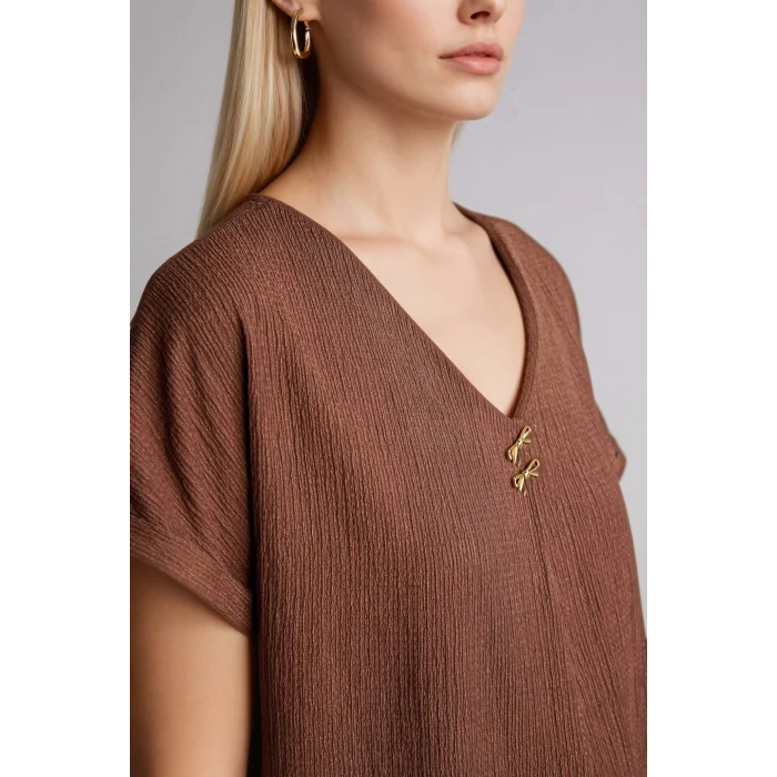 Defacto H1173AXBN320 Kahve Regular Fıt V Yaka Bürümcük Kısa Kollu Tişört