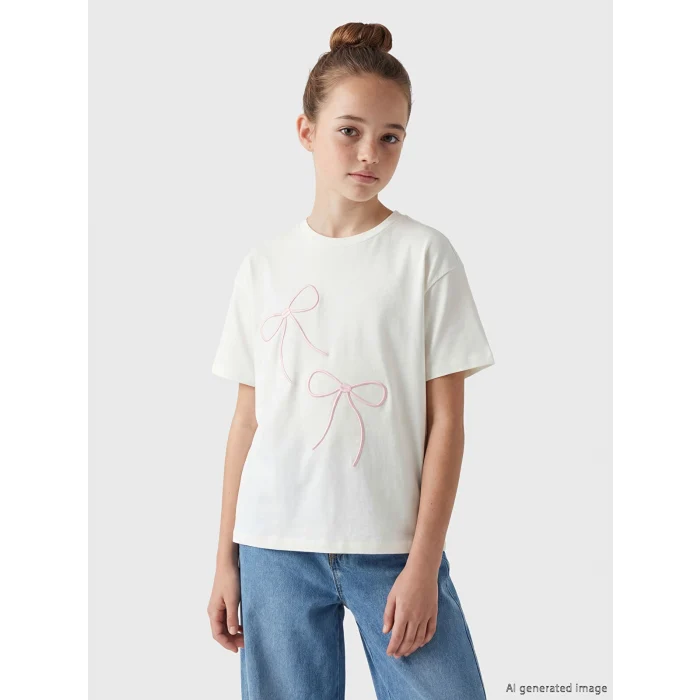 LCW Kids Ekru Bisiklet Yaka Fiyonk Nakışlı Kız Çocuk Tişört