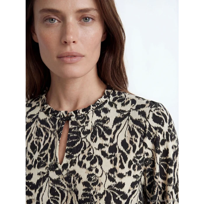 LCW Grace Bej Fırfırlı Dik Yaka Desenli Bluz