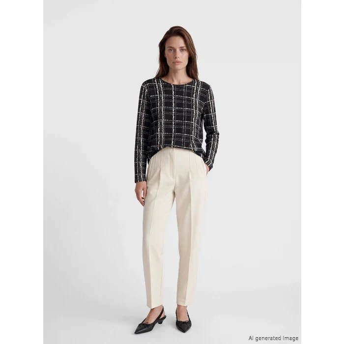 LCW Grace Siyah Bisiklet Yaka Desenli Bluz