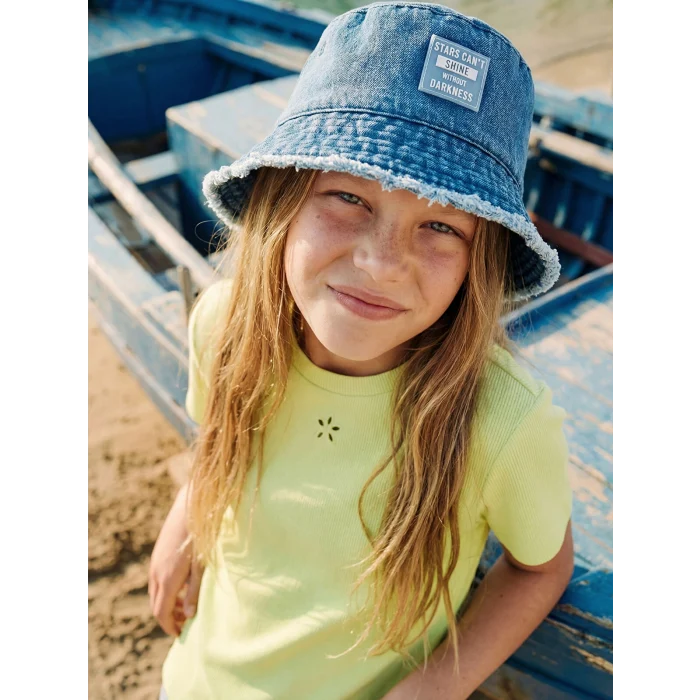 LCW Kids Yeşil Bisiklet Yaka Nakışlı Kız Çocuk Tişört