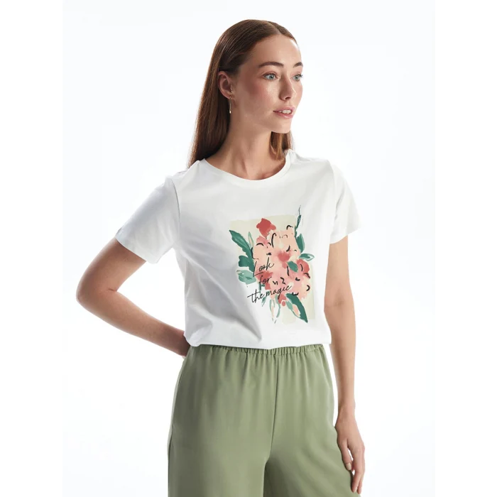 LCWAIKIKI Classic Beyaz Bisiklet Yaka Baskılı Kısa Kollu Kadın Tişört