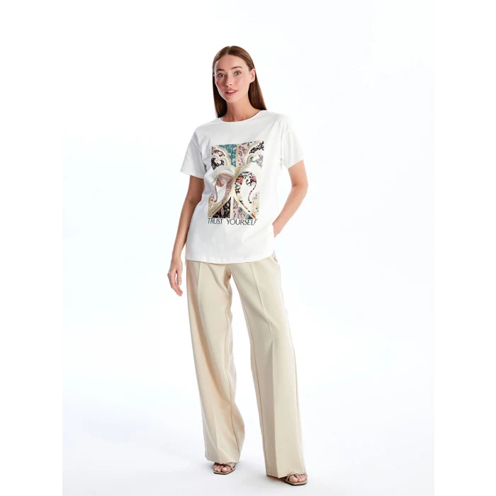 LCWAIKIKI Basic Beyaz Bisiklet Yaka Baskılı Kısa Kollu Kadın Tişört