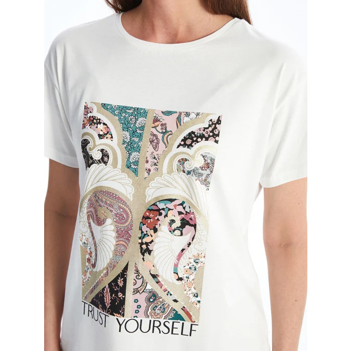 LCWAIKIKI Basic Beyaz Bisiklet Yaka Baskılı Kısa Kollu Kadın Tişört