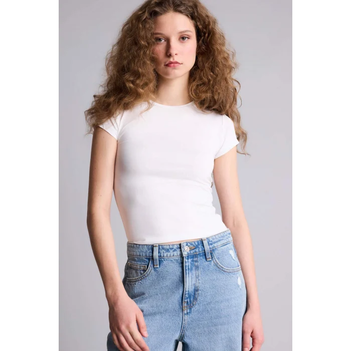 Defacto H6241AXWT32 Beyaz Fıtted Bisiklet Yaka Kısa Kollu Tişört