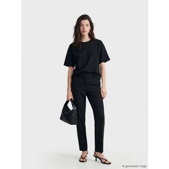 LCW Comfort Siyah Bisiklet Yaka Taşlı Kadın Tişört