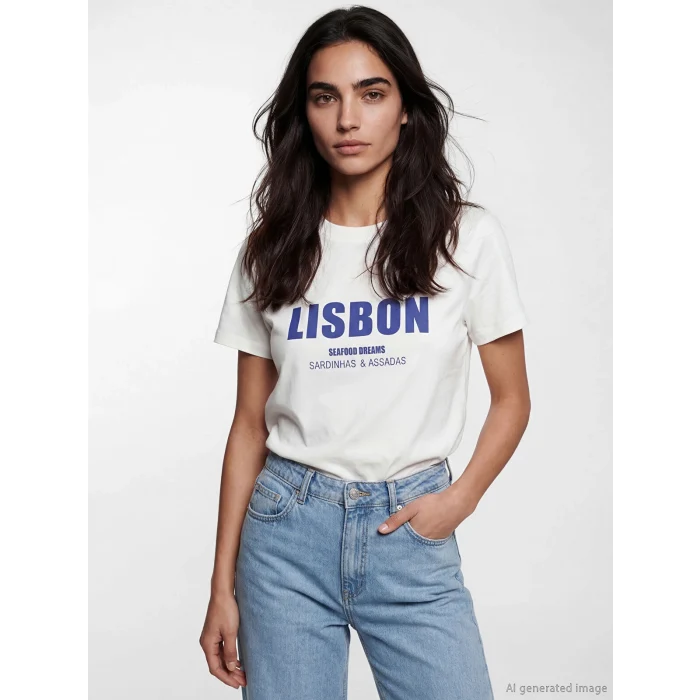 LCW Vision Beyaz Bisiklet Yaka Lisbon Baskılı Kadın Tişört
