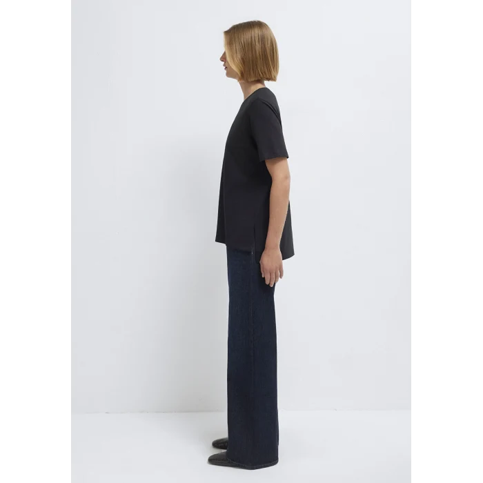 Mavi 1614174-900 Yırtmaç Detaylı Siyah Tişört