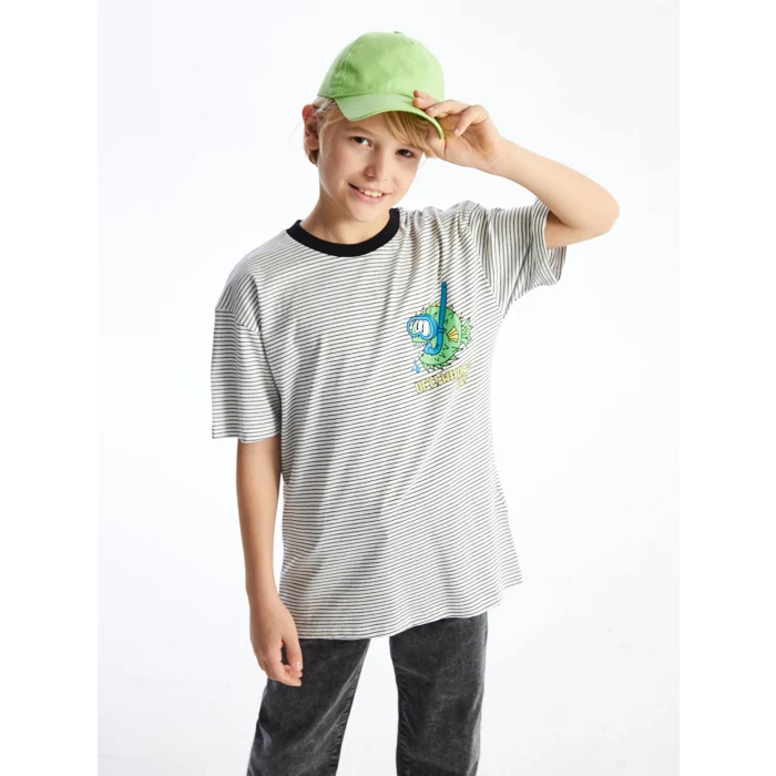 LCW Kids Siyah Rahat Kalıp Bisiklet Yaka Erkek Çocuk Tişört