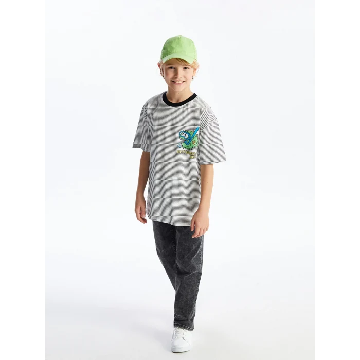 LCW Kids Siyah Rahat Kalıp Bisiklet Yaka Erkek Çocuk Tişört