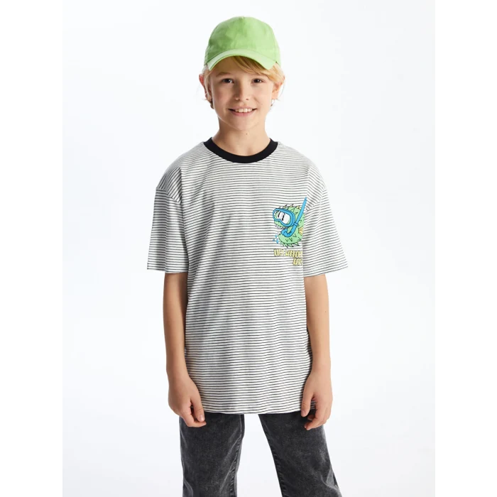 LCW Kids Siyah Rahat Kalıp Bisiklet Yaka Erkek Çocuk Tişört