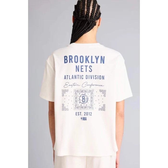 Defacto G9307AXER105 Ekru NBA Brooklyn Nets Relax Fıt Kısa Kollu Tişört