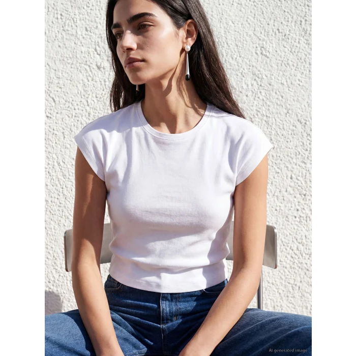 LCW Vision Beyaz Bisiklet Yaka Kadın Crop