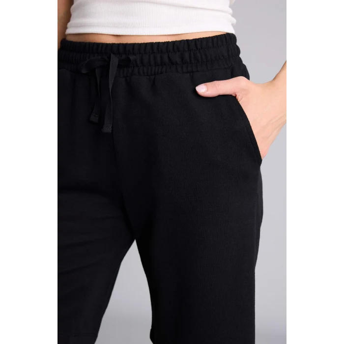 Defacto W9369AZBK27 Siyah Regular Fıt Normal Bel Düz Paça Bermuda Şort