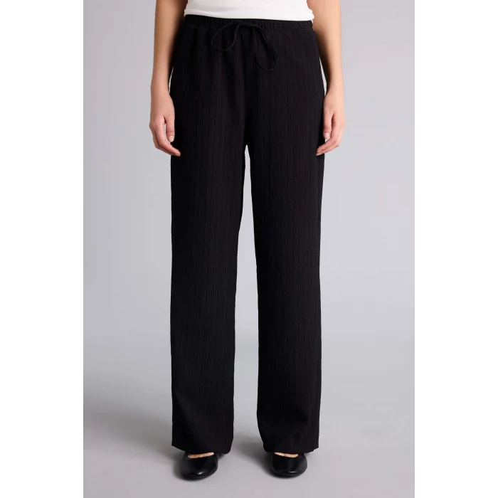 Defacto H0551AXBK81 Siyah Regular Fıt Düz Paça Gofre Dokulu Pantolon