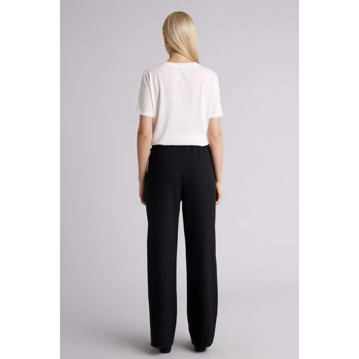 Defacto H0551AXBK81 Siyah Regular Fıt Düz Paça Gofre Dokulu Pantolon