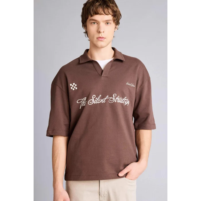 Defacto F8676AXBN151 Kahve Loose Fıt Slogan Baskılı Sweatshirt Kumaşı Polo Yaka Tişört