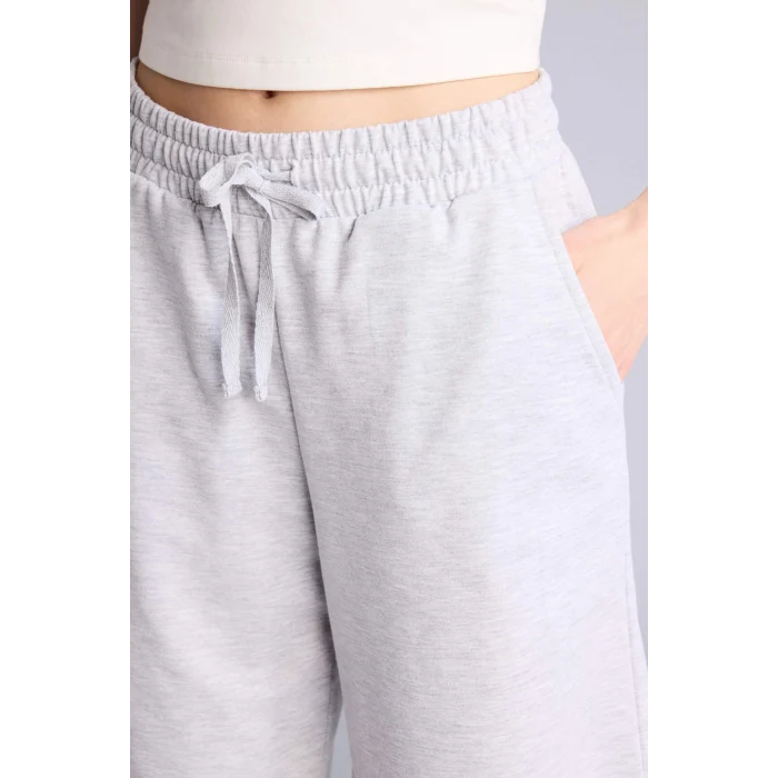Defacto N7439AZGR93 Gri Regular Fıt Normal Bel Düz Paça Sweatshirt Kumaşı Bermuda