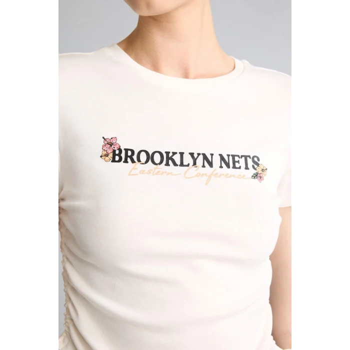 Defacto G9458AXER105 Ekru NBA Brooklyn Nets Slım Fıt Bisiklet Yaka Sporcu Ribana Kısa Kollu Tişört