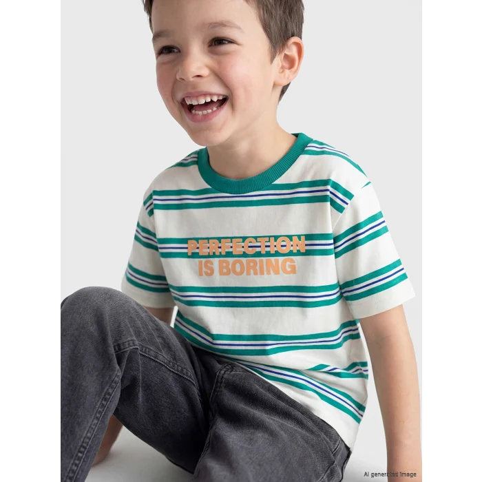 LCW Kids Yeşil Bisiklet Yaka Çizgili Erkek Çocuk Tişört