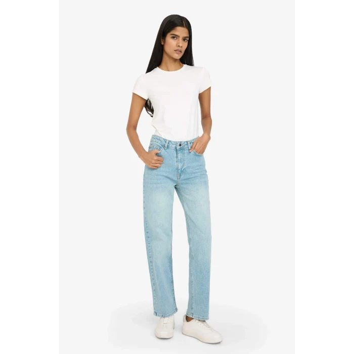 Defacto G2215AXNM28 Mavi Comfort Straıght Normal Bel Bilek Boy Jean Yıkamalı Pantolon