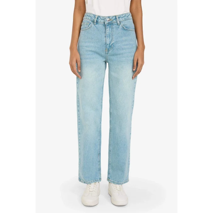 Defacto G2215AXNM28 Mavi Comfort Straıght Normal Bel Bilek Boy Jean Yıkamalı Pantolon