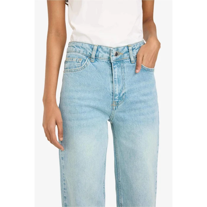 Defacto G2215AXNM28 Mavi Comfort Straıght Normal Bel Bilek Boy Jean Yıkamalı Pantolon