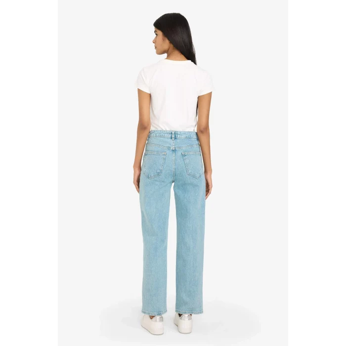 Defacto G2215AXNM28 Mavi Comfort Straıght Normal Bel Bilek Boy Jean Yıkamalı Pantolon