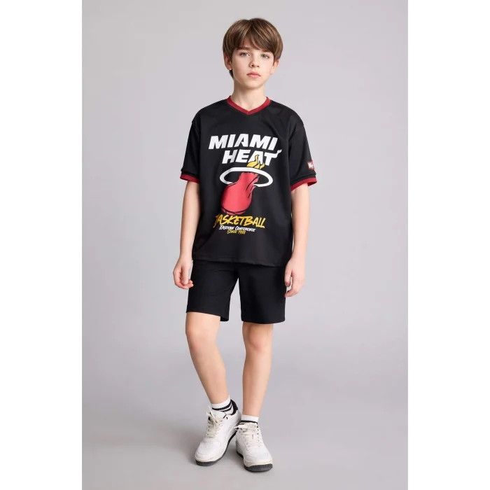 Defacto H2897A8BK81 Siyah NBA Mıamı Heat New Regular Fıt V Yaka Mesh Forma Kumaş Kısa Kollu Tişört Erkek Çocuk