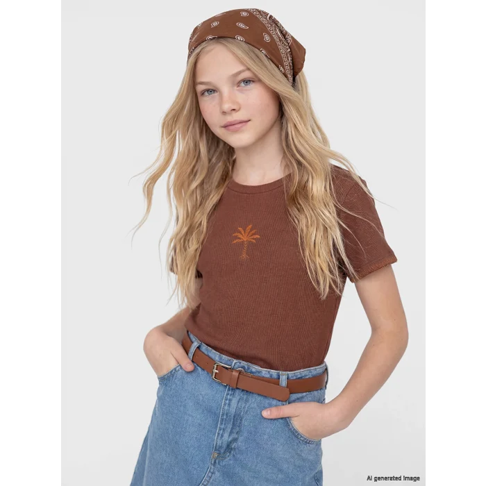 LCW Kids Kahverengi Bisiklet Yaka Nakışlı Kız Çocuk Tişört