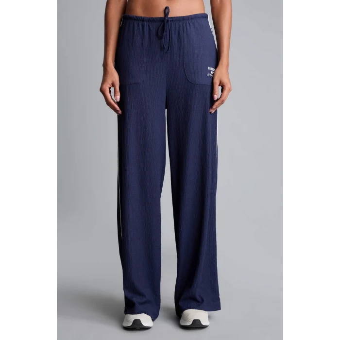 Defacto H4469AXIN275 İndigo NBA Brooklyn Nets Lisanslı Wıde Leg Cepli Geniş Paça Standart Boy Kırışık Dokulu Kumaş İndigo Pantolon