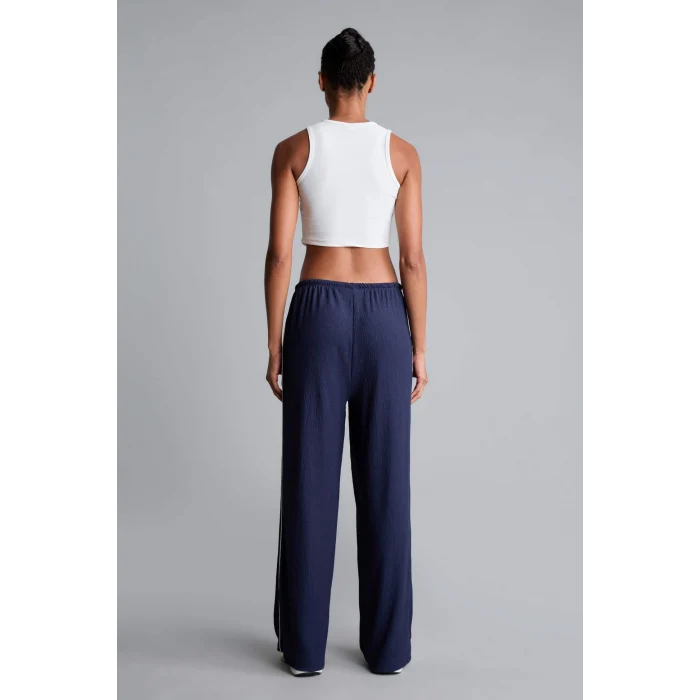 Defacto H4469AXIN275 İndigo NBA Brooklyn Nets Lisanslı Wıde Leg Cepli Geniş Paça Standart Boy Kırışık Dokulu Kumaş İndigo Pantolon