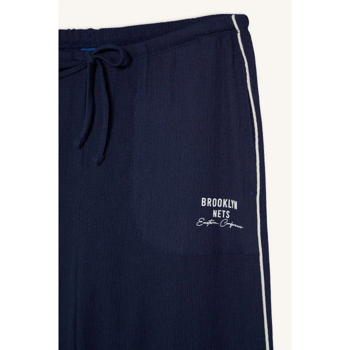 Defacto H4469AXIN275 İndigo NBA Brooklyn Nets Lisanslı Wıde Leg Cepli Geniş Paça Standart Boy Kırışık Dokulu Kumaş İndigo Pantolon