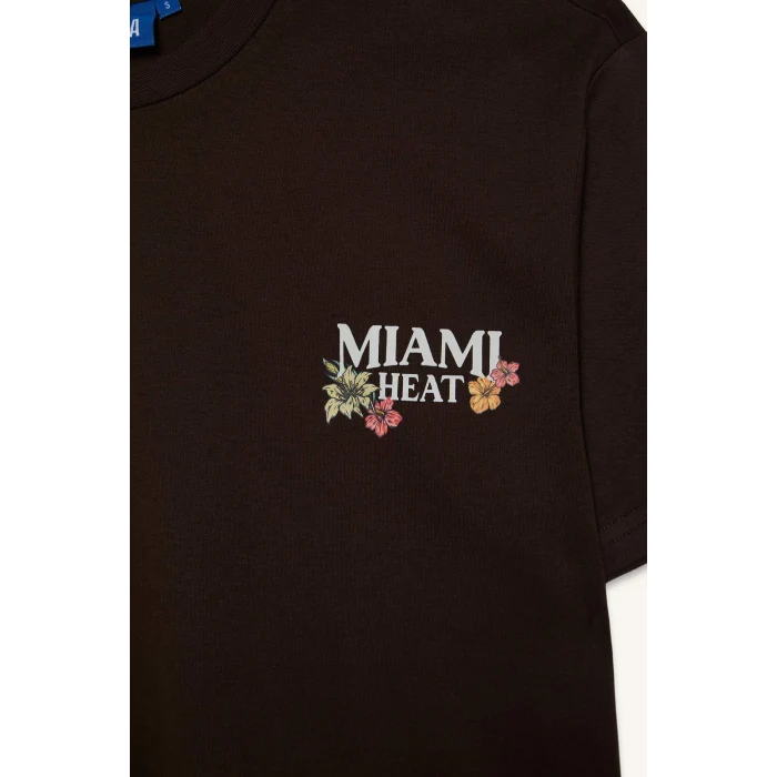 Defacto G9465AXBN338 Kahve %100 Pamuk NBA Mıamı Heat Lisanslı Oversıze Baskılı Kısa Kollu Kahverengi Tişört