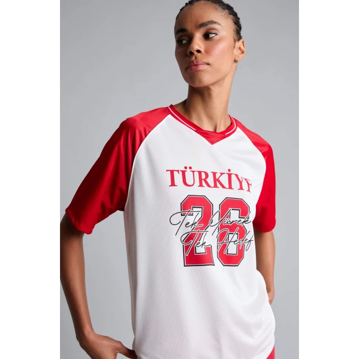 Defacto I1228AXWT34 Beyaz Oversıze Bisiklet Yaka Dijital Türkiye Baskılı Sporcu Forma Kumaş Kısa Kollu Beyaz Tişört