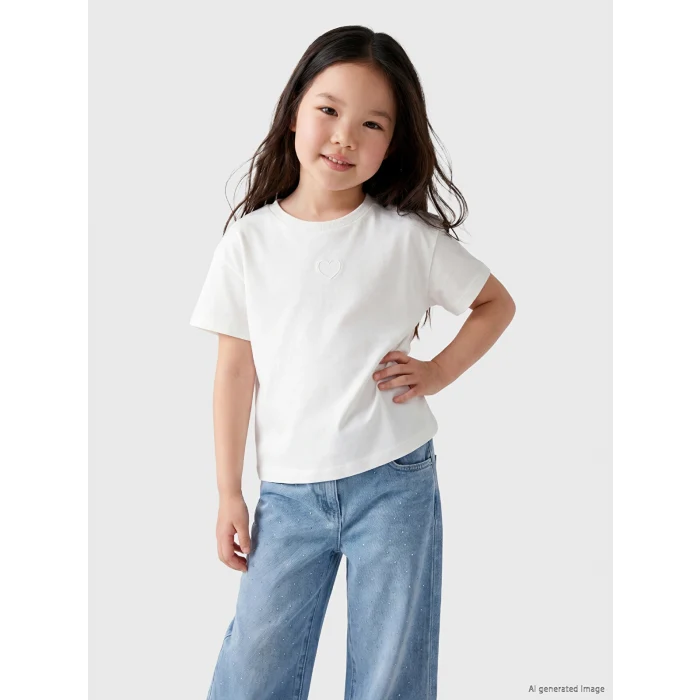 LCW Kids Beyaz Bisiklet Yaka Nakışlı Kız Çocuk Tişört