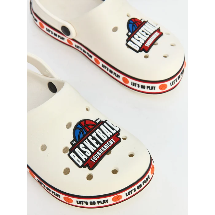 LCW STEPS Beyaz Basketbol Temalı Baskılı Erkek Çocuk Sandalet