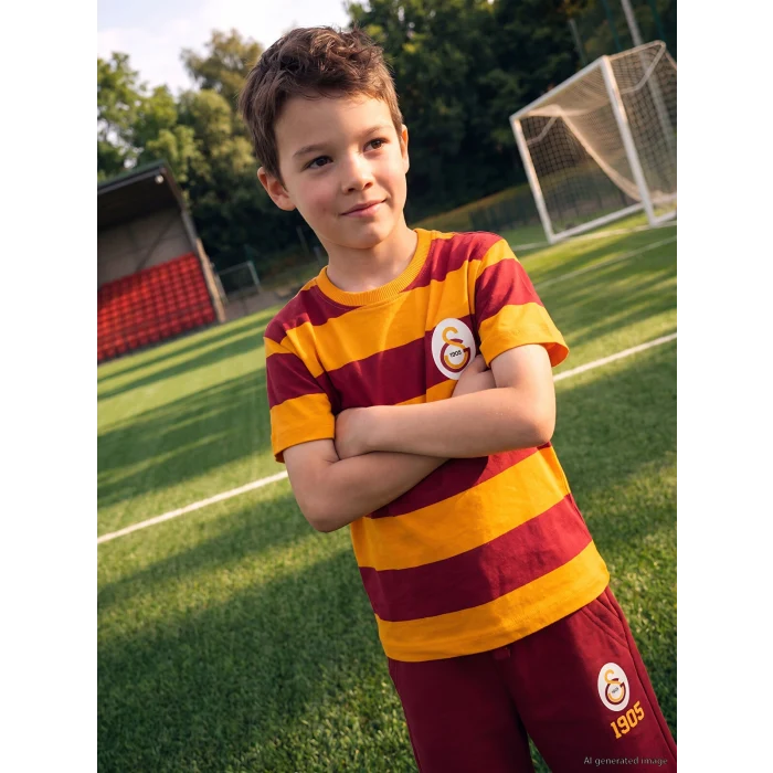 LCW baby Kırmızı Bisiklet Yaka Çizgili Galatasaray Erkek Bebek Tişört