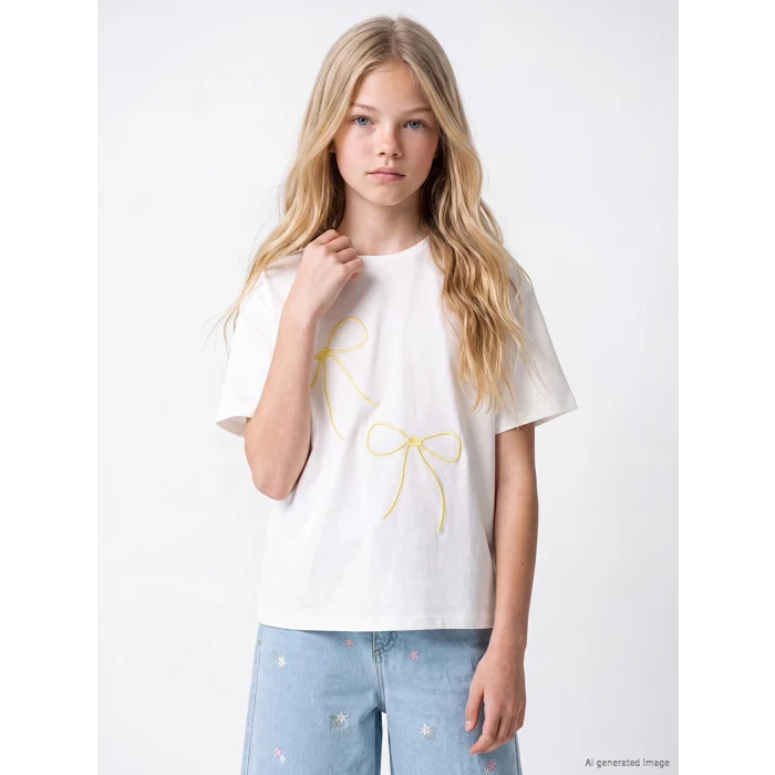 LCW Kids Ekru Bisiklet Yaka Fiyonk Nakışlı Kız Çocuk Tişört