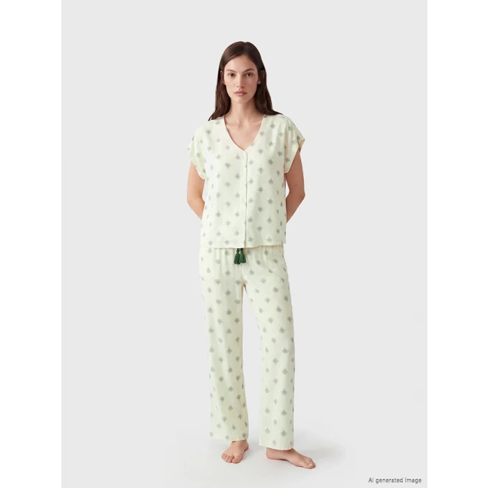 LCW DREAM Ekru V Yaka Desenli Kadın Pijama Takımı