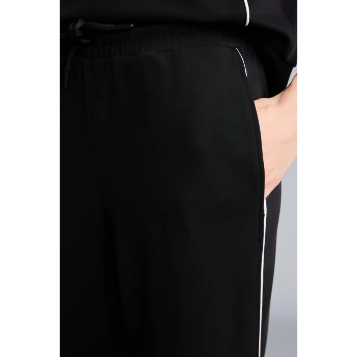 Defacto H7168AXBK81 Siyah Relax Fit Şerit Detaylı Geniş Paça Standart Boy Modal Sporcu Eşofman Altı