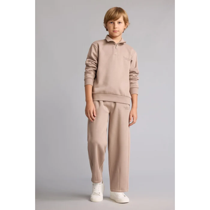 Defacto H9689A8BN615 Kahve Regular Fit Yarım Fermuarlı Dik Yaka İçi Yumuşak Tüylü Yazı İşlemeli Sweatshirt Erkek Çocuk