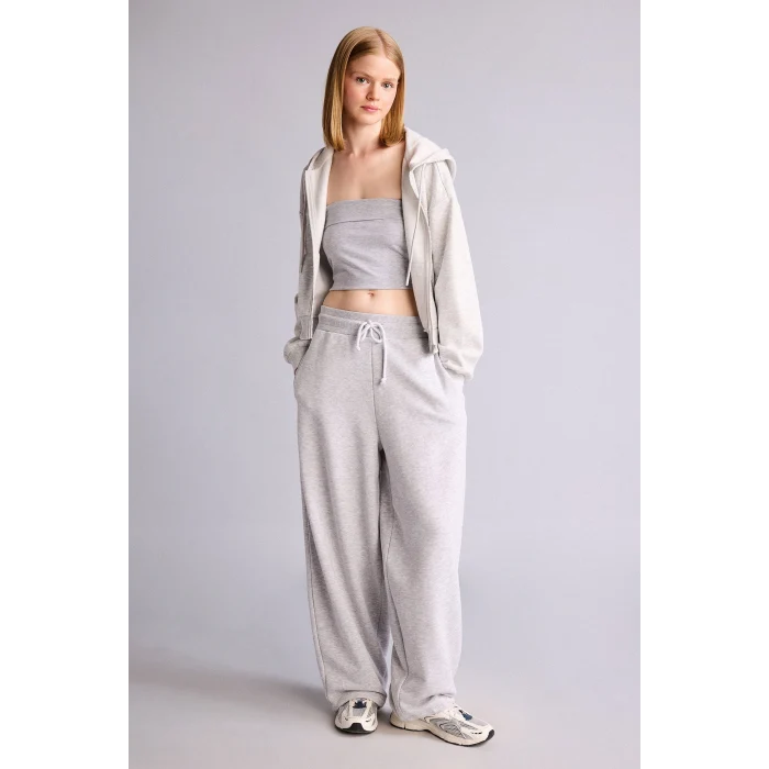 Defacto Z7069AZGR256 Gri Cropped Fıt Kapüşonlu Kalın Kumaş Sweatshirt Hırka