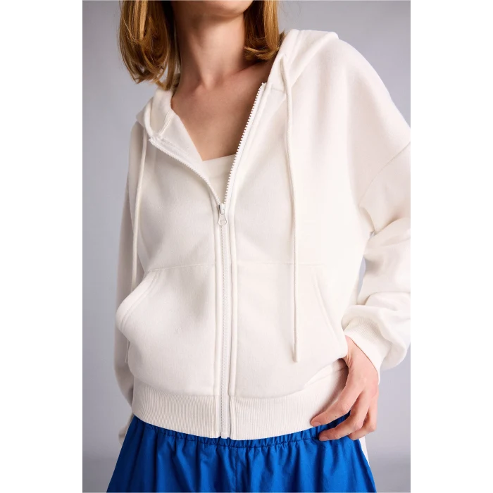 Defacto Z7069AZWT32 Beyaz Cropped Fit Kapüşonlu Kalın Fermuarlı Sweatshirt